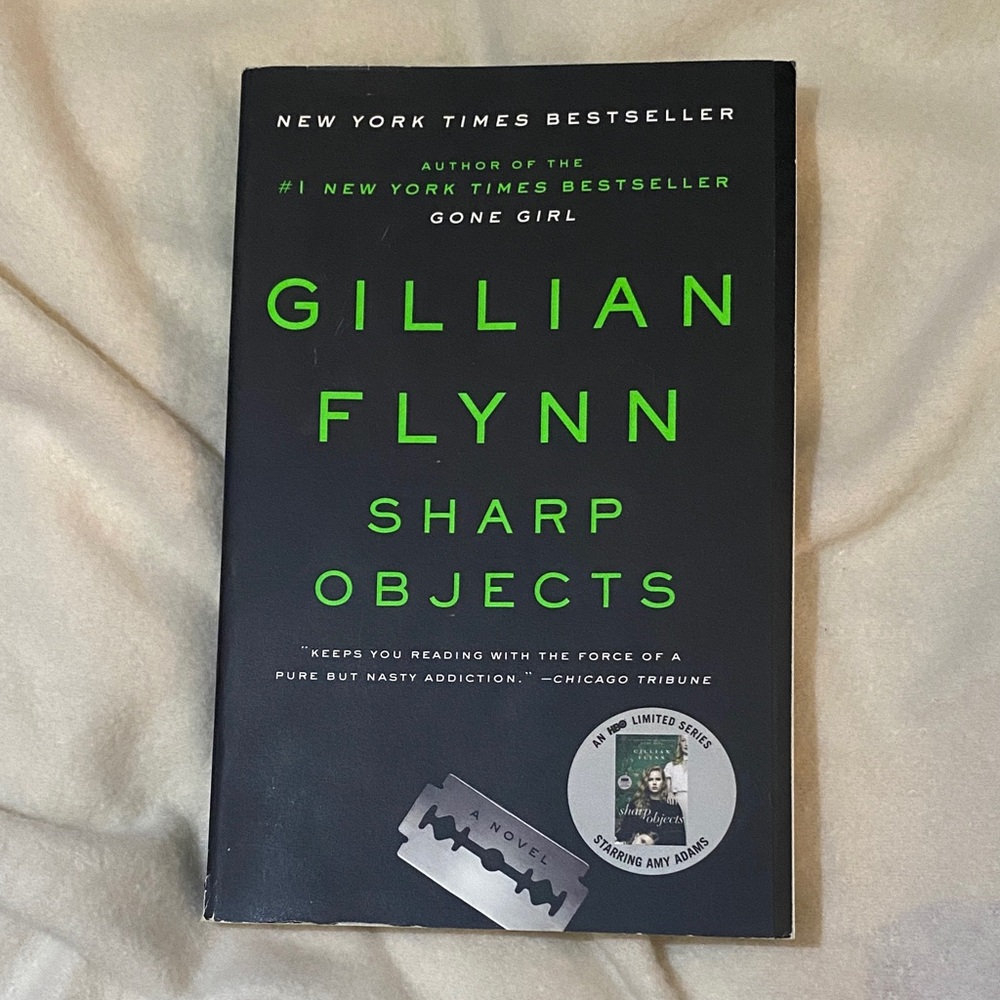 Sharp Objects by Gillian Flynn Hardcover